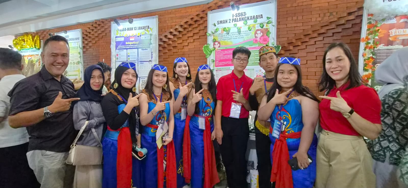 Enam Murid SMAN 2 Palangka Raya Torehkan Prestasi Internasional melalui Penelitian Tanaman Kembang Sepatu