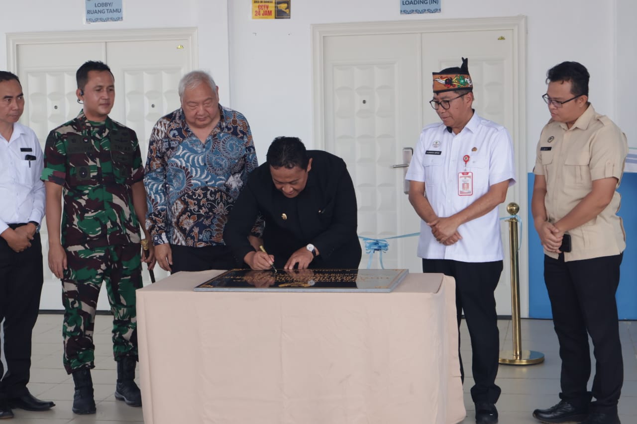 Wagub Kalteng Edy Pratowo Resmikan Pembukaan SPPG Langkai 4 Pahandut