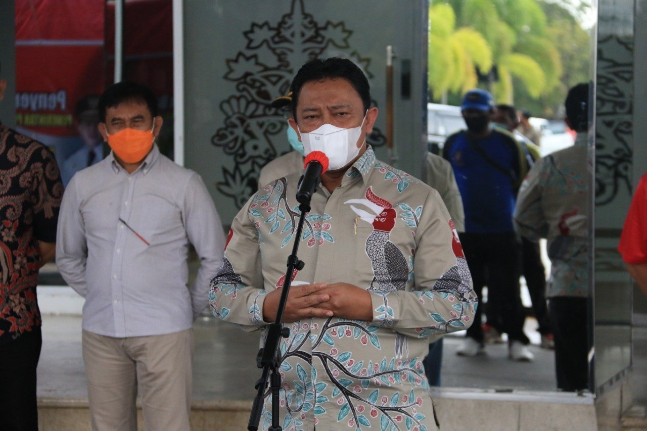 Wagub Kalteng H. Edy Pratowo Lakukan Pelepasan Bantuan Dari Pemprov. Kalteng Untuk Korban Kebakaran Permukiman Di Desa Pundu
