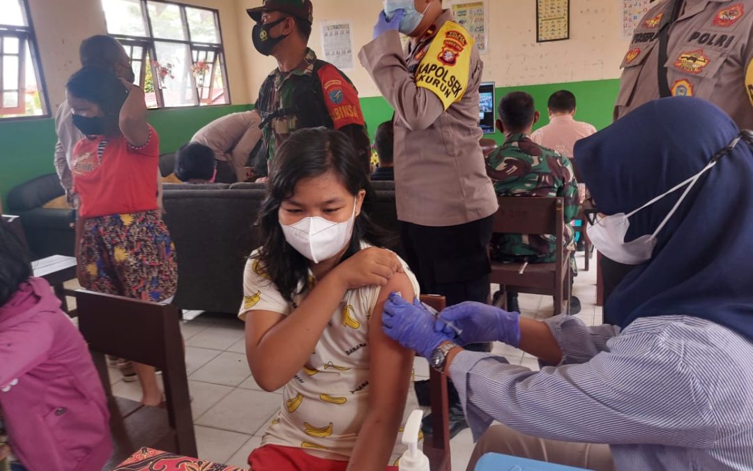 Bupati Gumas Tinjau Kegiatan Vaksinasi Di SDN 3 Tampang Tumbang Anjir