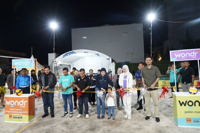 Ketua TP-PKK Prov. Kalteng Aisyah Thisia Agustiar Sabran Hadiri Pembukaan Open Tournament Bola Voli Wondr by BNI Palangka Raya CUP
