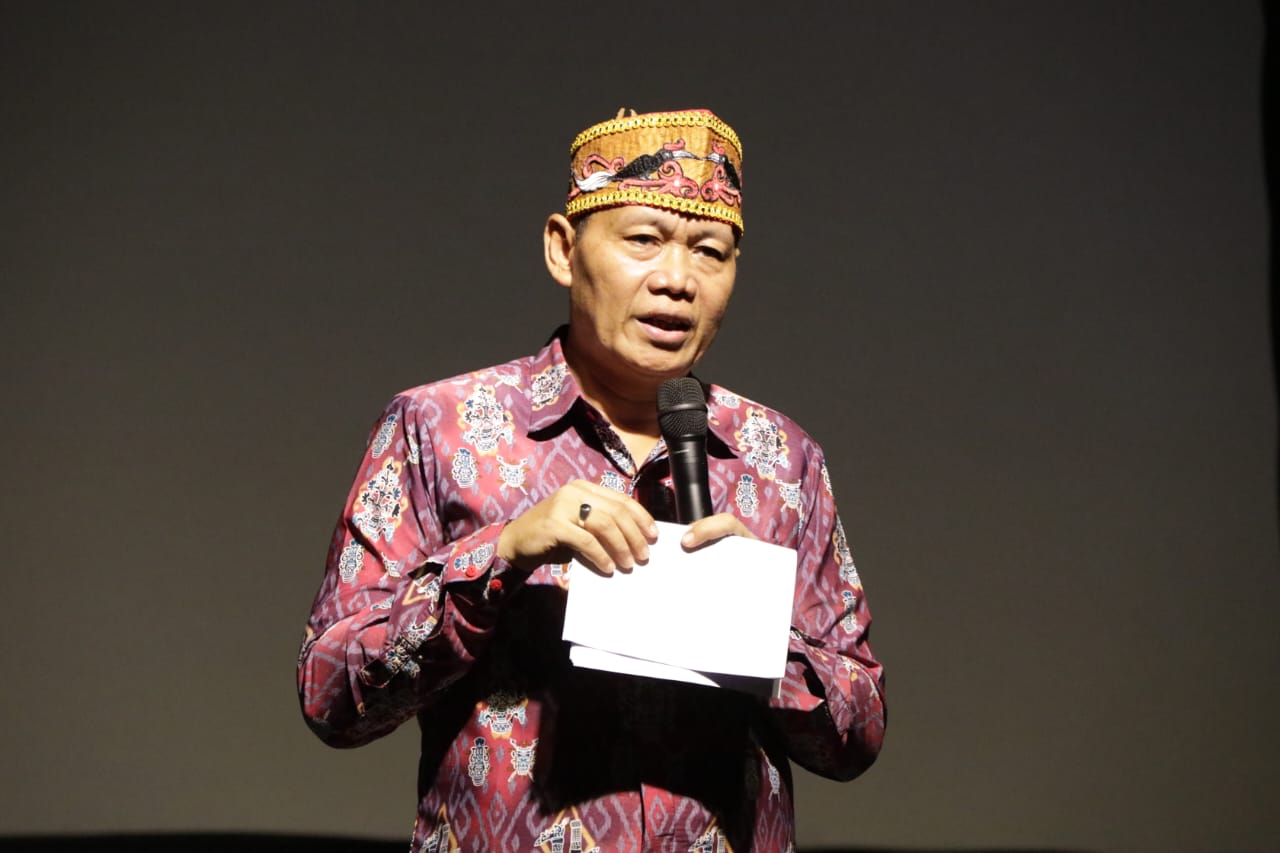 Sahli Yuas Elko Buka Secara Resmi Pertunjukan Sendra Tari Saluang Murik yang Digelar di Panggung Pertunjukan Terbuka UPT Taman Budaya Kalteng