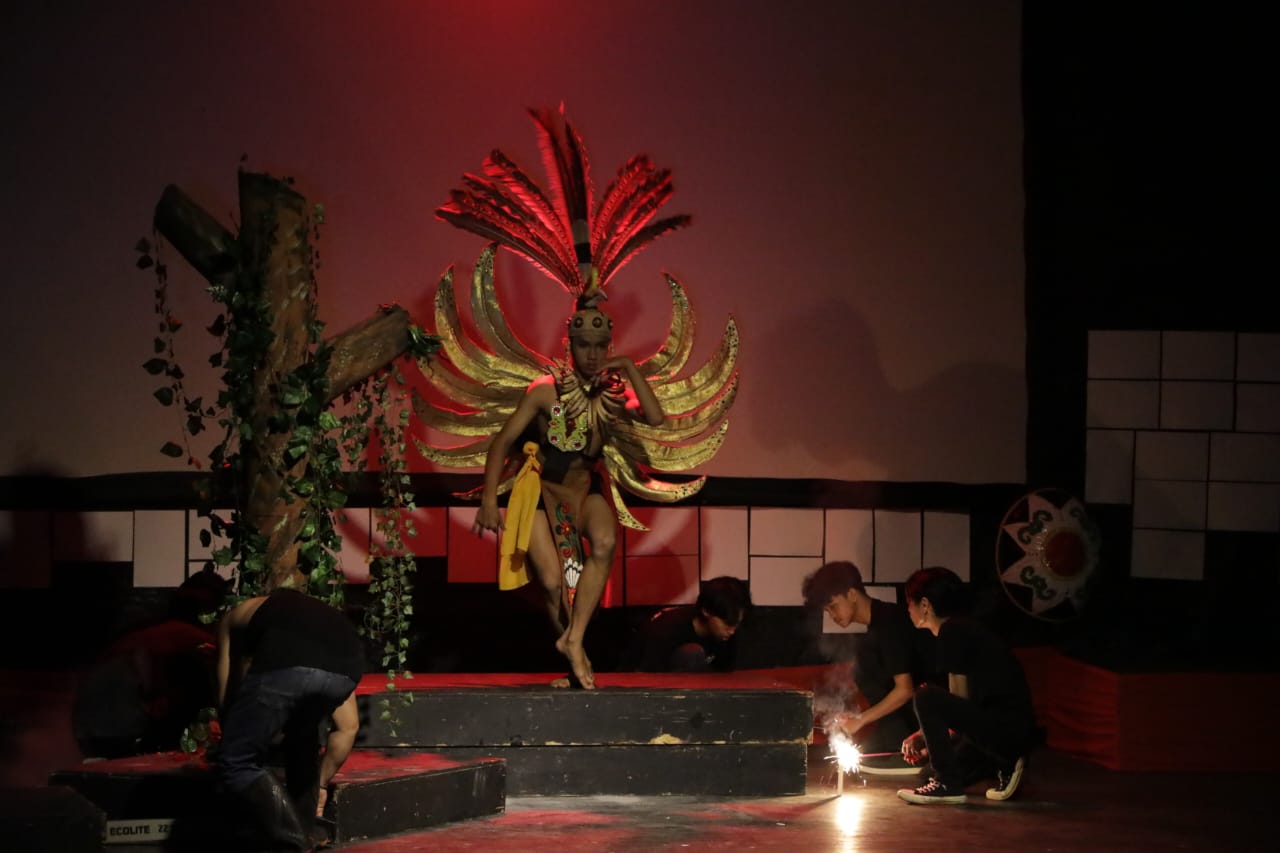 Sahli Yuas Elko Buka Secara Resmi Pertunjukan Sendra Tari Saluang Murik yang Digelar di Panggung Pertunjukan Terbuka UPT Taman Budaya Kalteng