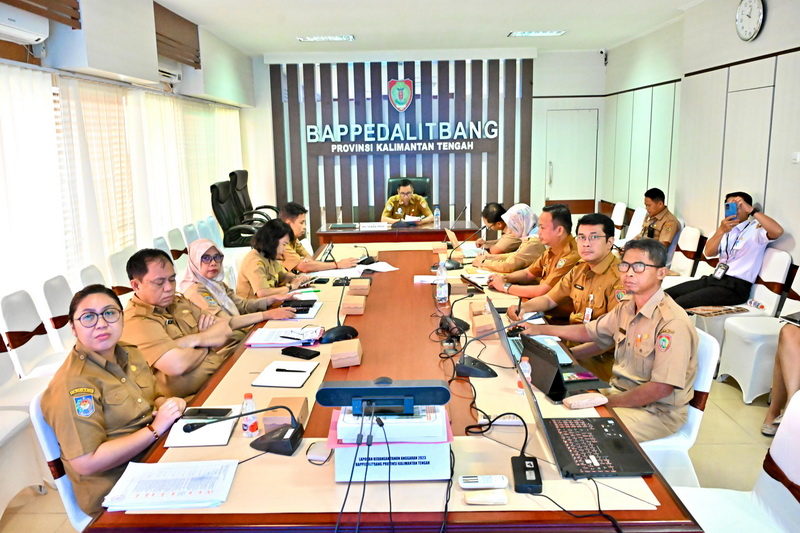 Kepala BAPPERIDA Prov. Kalteng Pimpin Langsung Rapat Konsultasi Rancangan Awal RPJMD Prov. Kalteng Tahun 2025-2029