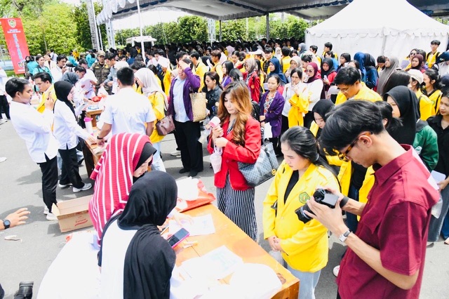 Hari Jadi ke-69 Kalteng, Gubernur Kalteng Agustiar Sabran Resmikan Pasar Murah untuk Mahasiswa