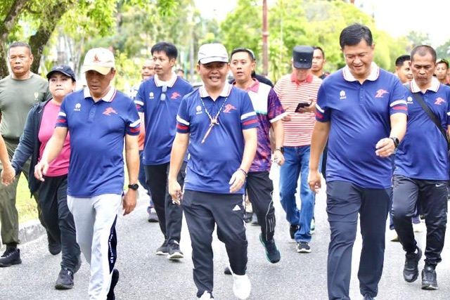 Gubernur Kalteng Agustiar Sabran Hadiri Kegiatan Jalan Santai dan Sepeda Santai Bersama Memperingati Hari Bhayangkara ke-79