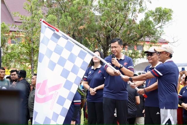 Gubernur Kalteng Agustiar Sabran Hadiri Kegiatan Jalan Santai dan Sepeda Santai Bersama Memperingati Hari Bhayangkara ke-79