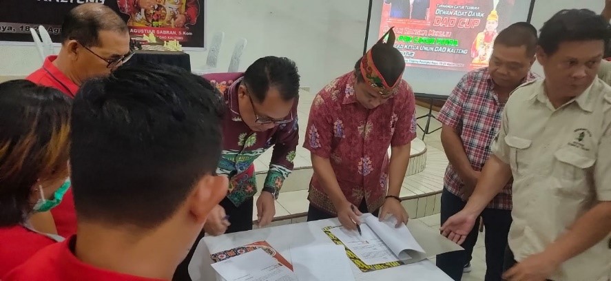 Dislutkan Prov. Kalteng Lakukan Penandatanganan PKS Dengan Dewan Adat Dayak (DAD) Prov. Kalteng