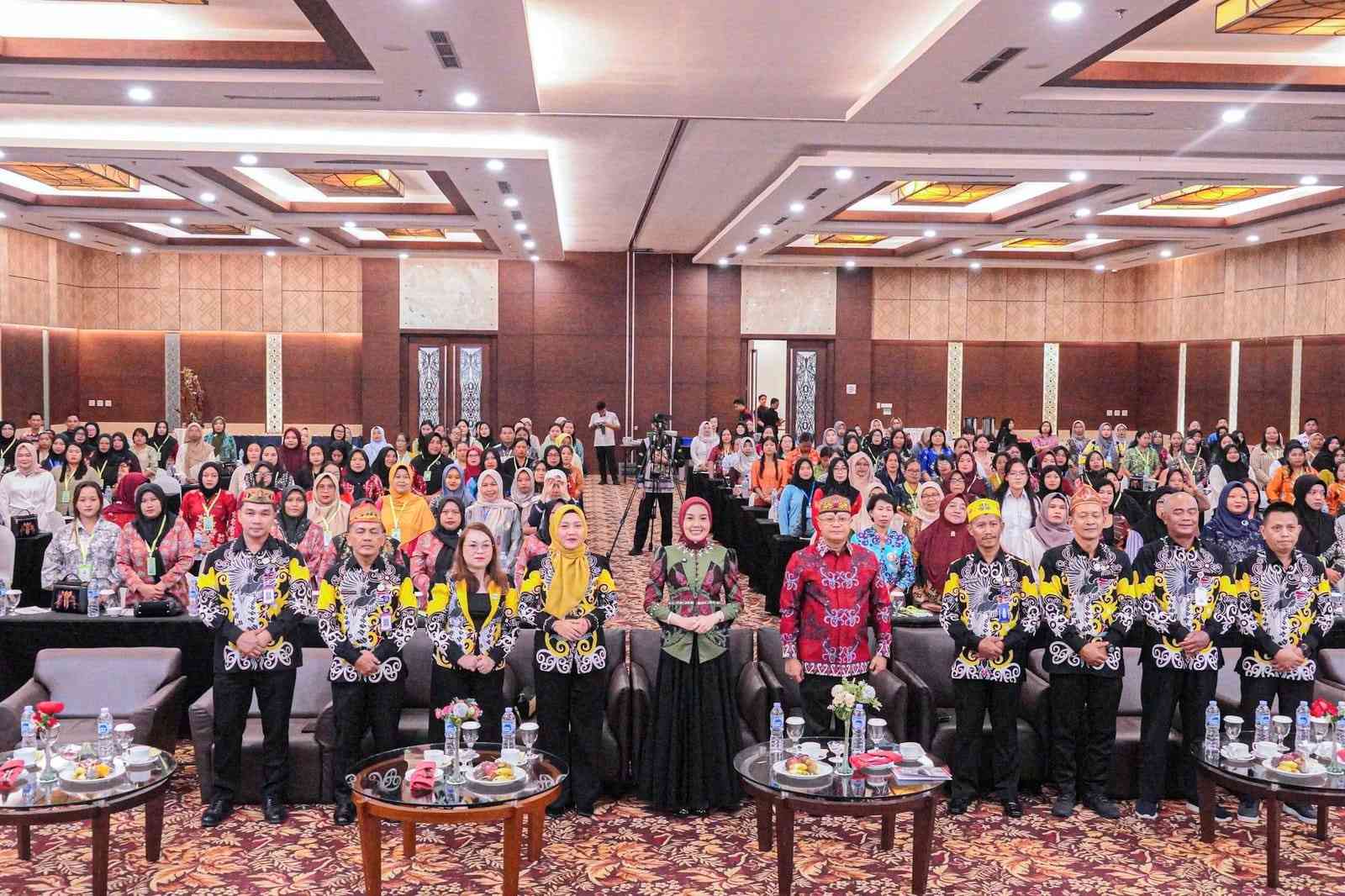 Ketua TP Posyandu Kalteng Aisyah Thisia Agustiar Sabran Buka Kegiatan Peningkatan Kapasitas Kader Posyandu Se-Kalteng