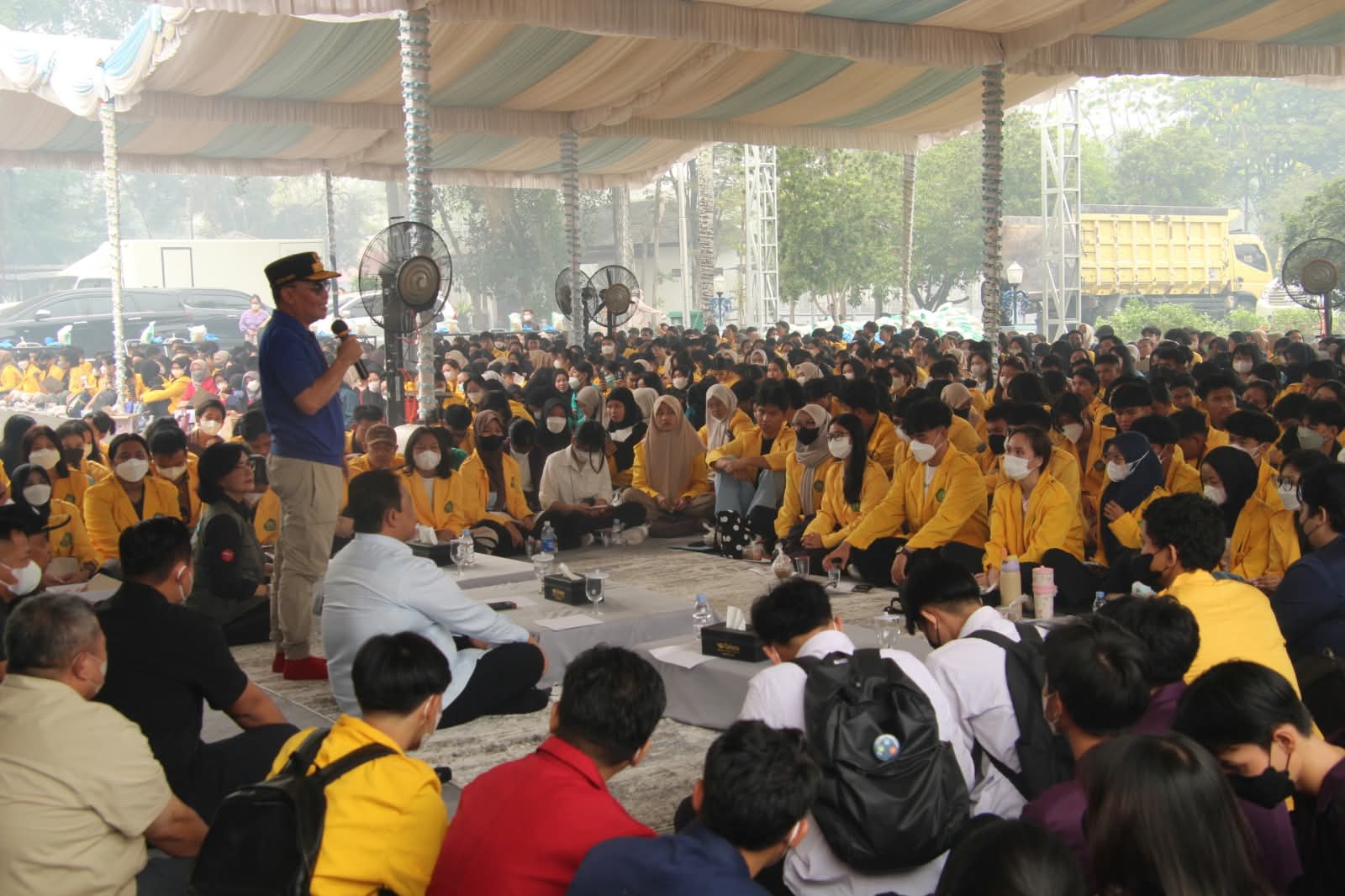 Gubernur Agustiar Sabran Salurkan Bantuan Pangan dan Tunai bagi 3.000 Mahasiswa Terdampak Karhutla