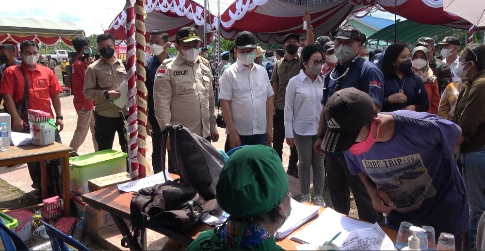 Wagub Kalteng Tinjau Vaksinasi di Desa Sumber Makmur, Mantangai, Kapuas