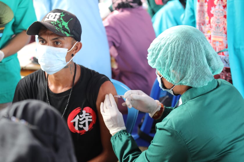 Wagub Kalteng Tinjau Vaksinasi di Desa Sumber Makmur, Mantangai, Kapuas