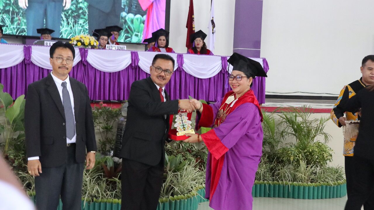 Sahli Herson B. Aden Hadiri Wisuda Sarjana XVII dan Pasca Sarjana IV Institut Agama Kristen Negeri