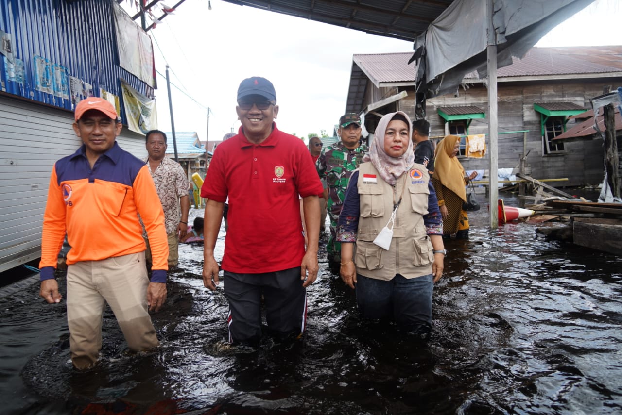 Asisten PemKesra Katma F. Dirun Lakukan Pemantauan Banjir Di Sejumlah Titik Kawasan Kota Palangka Raya