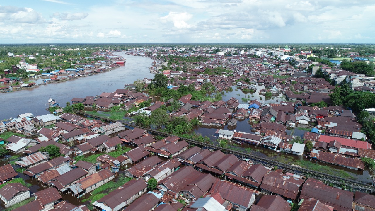 Asisten PemKesra Katma F. Dirun Lakukan Pemantauan Banjir Di Sejumlah Titik Kawasan Kota Palangka Raya