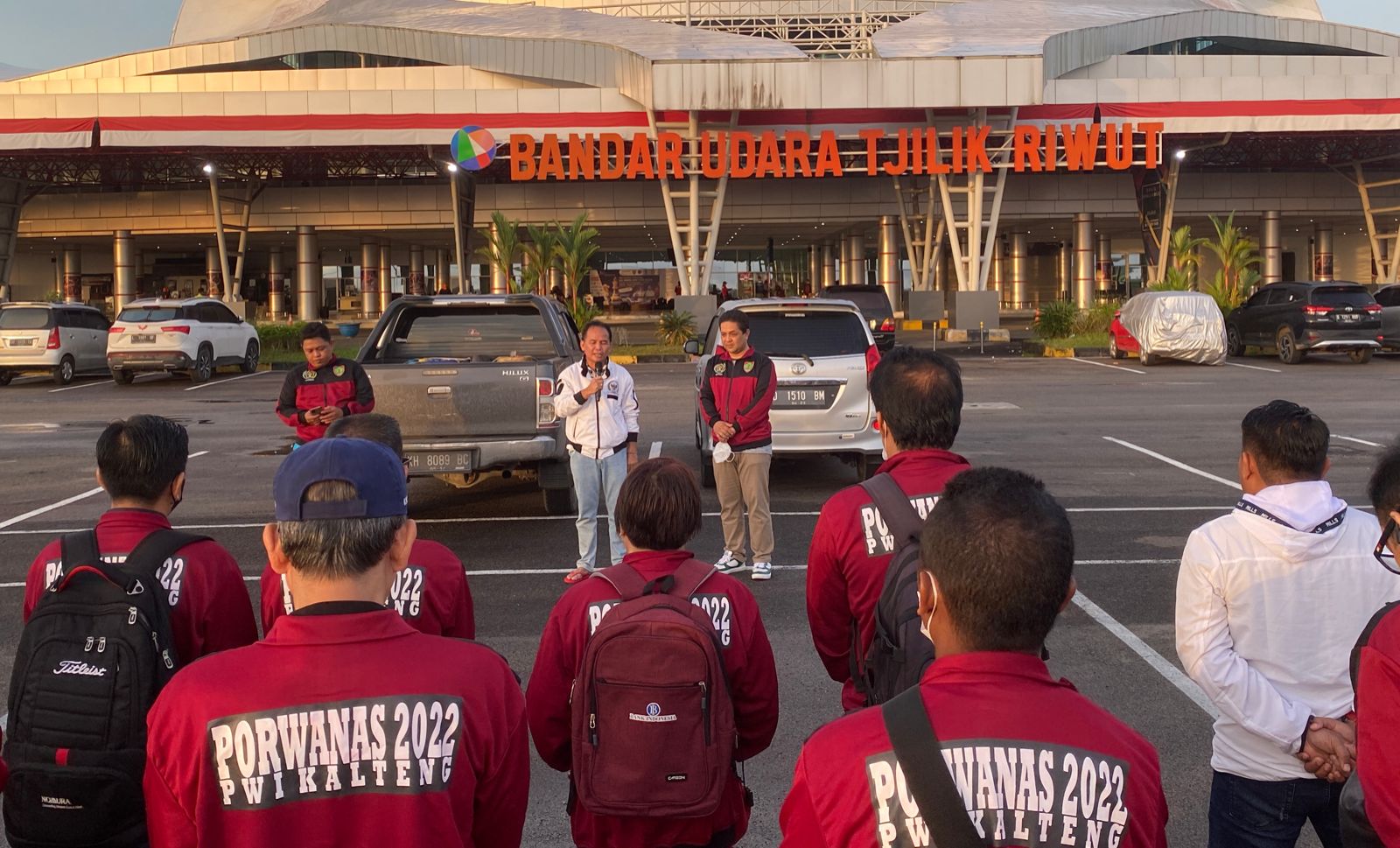 Pelepasan Rombongan Kontingen Porwanas XIII PWI Kalteng Berlaga Di Malang