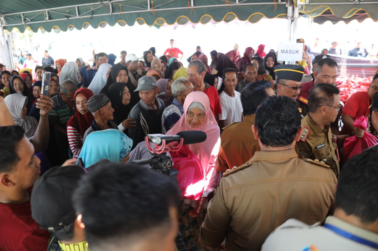 Wagub Kalteng Edy Pratowo Tinjau Pasar Penyeimbang di Taman Permata Sukamara