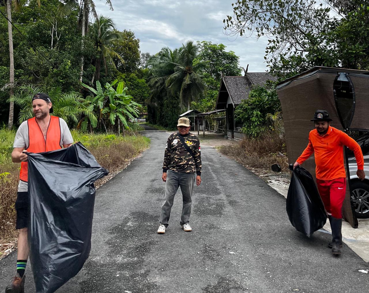 Aksi Nyata Sinergi Lintas Sektor, Bersihkan Desa Wisata Sei Gohong