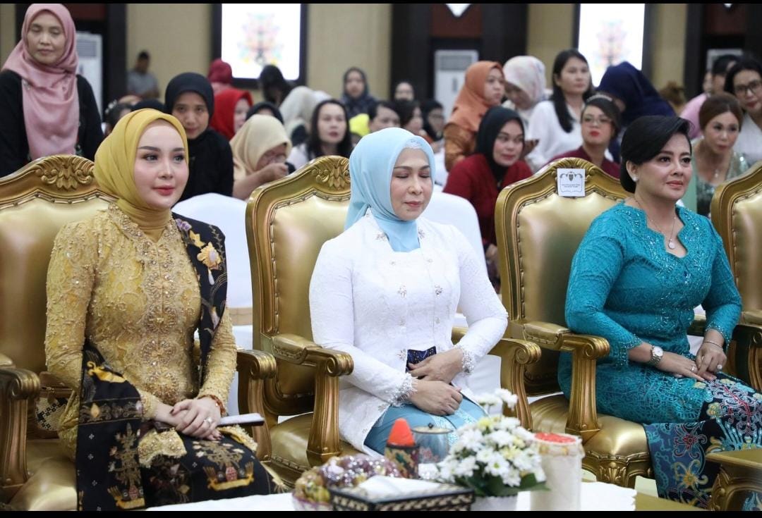 Kadis TPHP Prov Kalteng Sunarti Partisipasi Dalam Lomba Fashion Show Pakaian Nasional