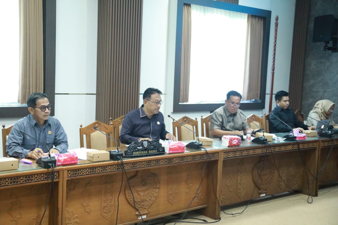 Tim Raperda Pemprov Kalteng Hadiri Rapat dengan Pansus DPRD Provinsi Kalteng
