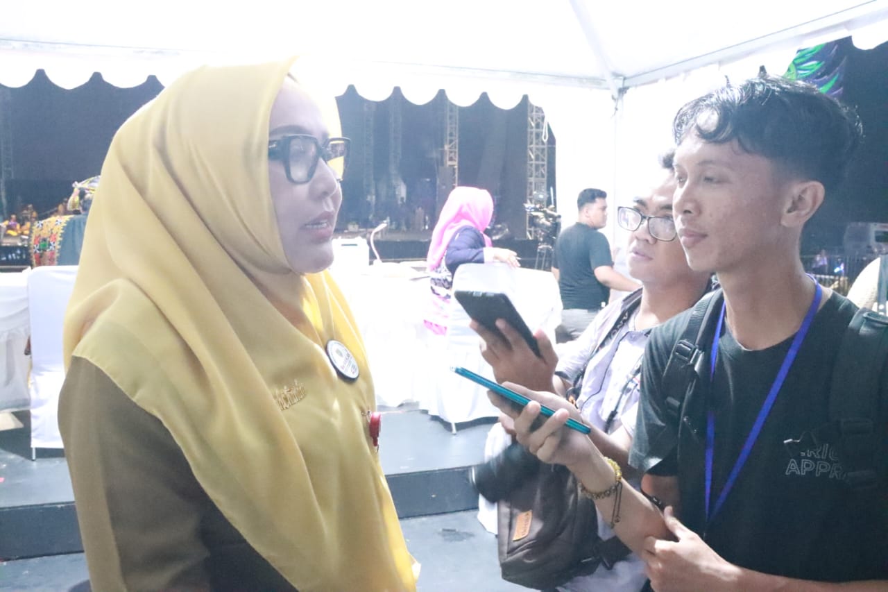 Masyarakat Antusias Saksikan Lomba Tari Pesisir Pada Festival Budaya Isen Mulang Tahun 2024
