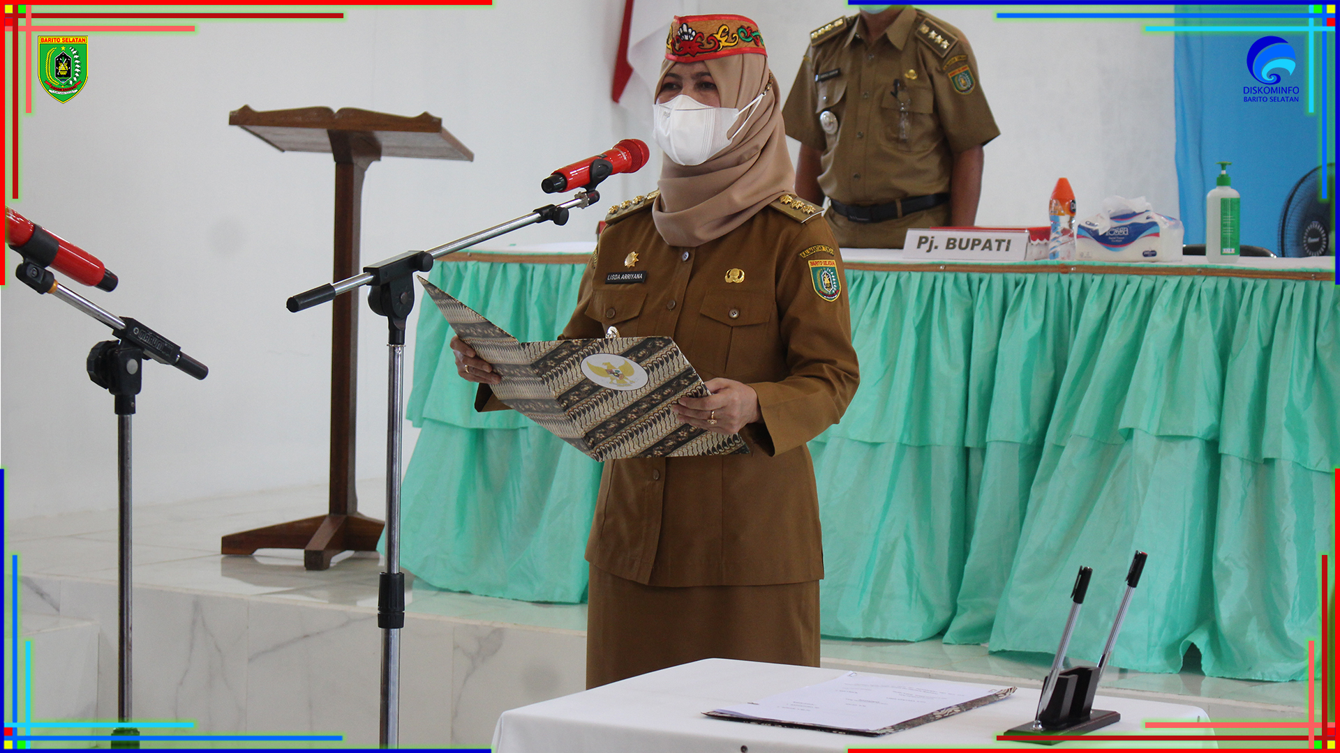 Pj. Bupati Barsel Lantik Damang Kepala Adat Kecamatan Jenamas Masa Jabatan 2022-2028