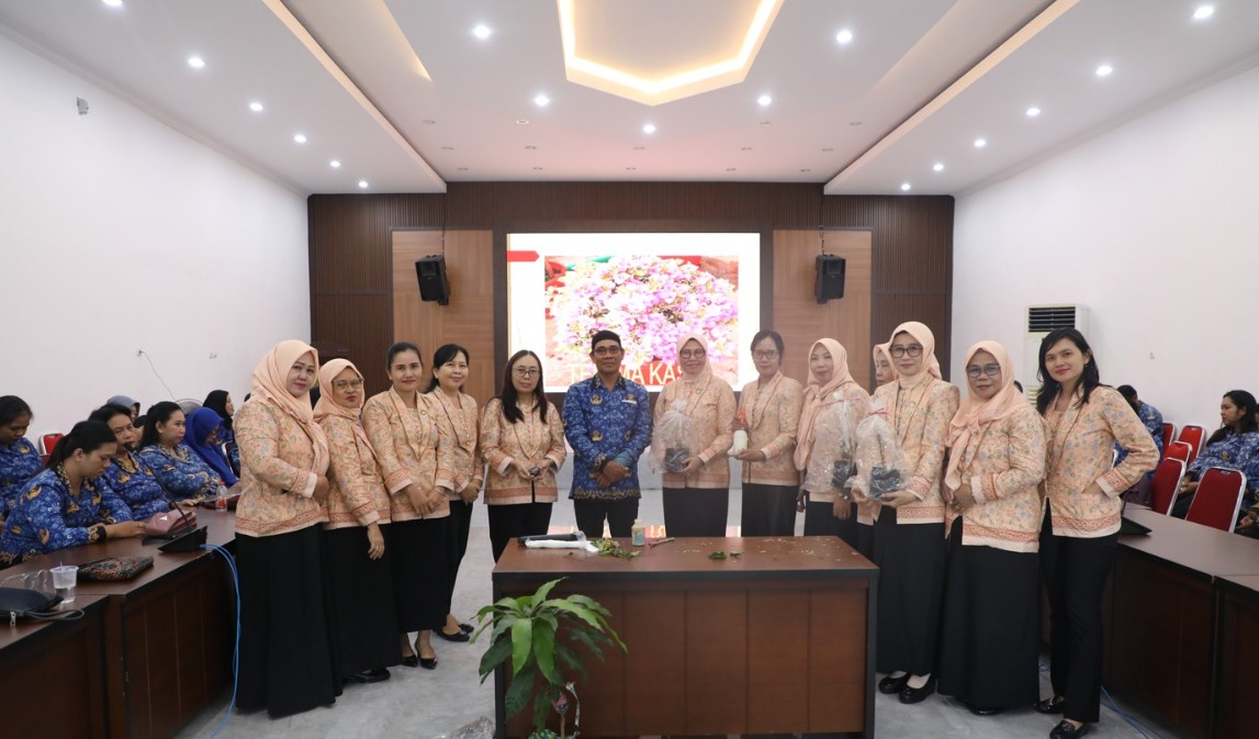 DWP Dinas TPHP Kalteng Ikuti Sosialisasi Perbanyakan Tanaman Hias dan Tanaman Buah melalui Teknik Stek dan Cangkok