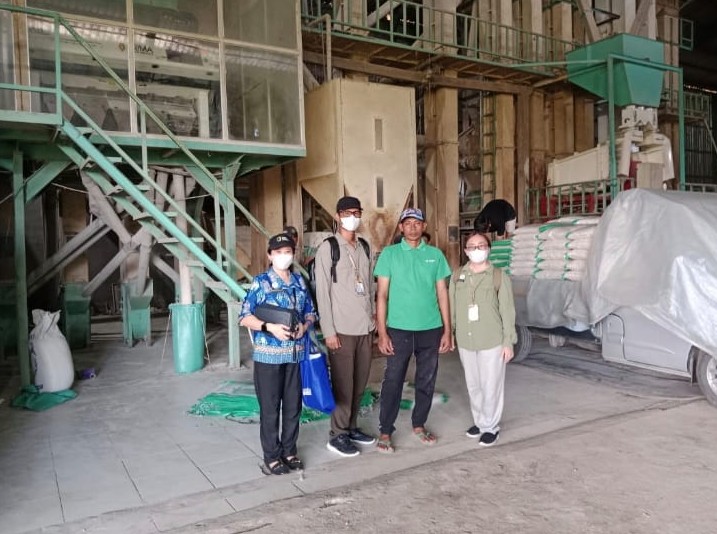 Pastikan Keamanan Pangan, Tim OKKPD Kalteng Lakukan Pengambilan Sampel PSAT di Desa Gadabung