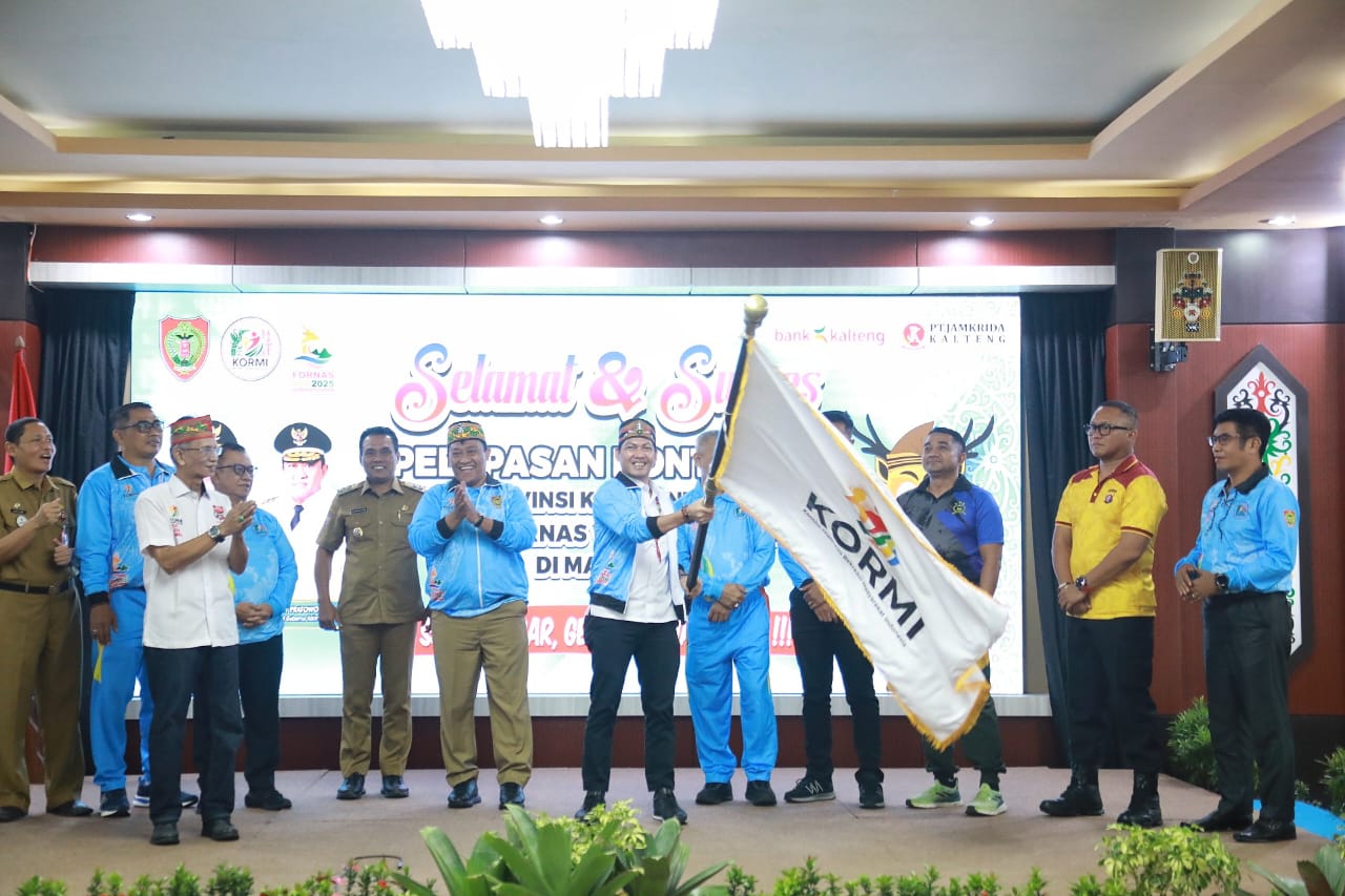 Wagub Kalteng Edy Pratowo Melepas Kontingen Komite Olahraga Masyarakat Indonesia Prov. Kalteng Ikuti FORNAS VIII di Nusa Tenggara Barat