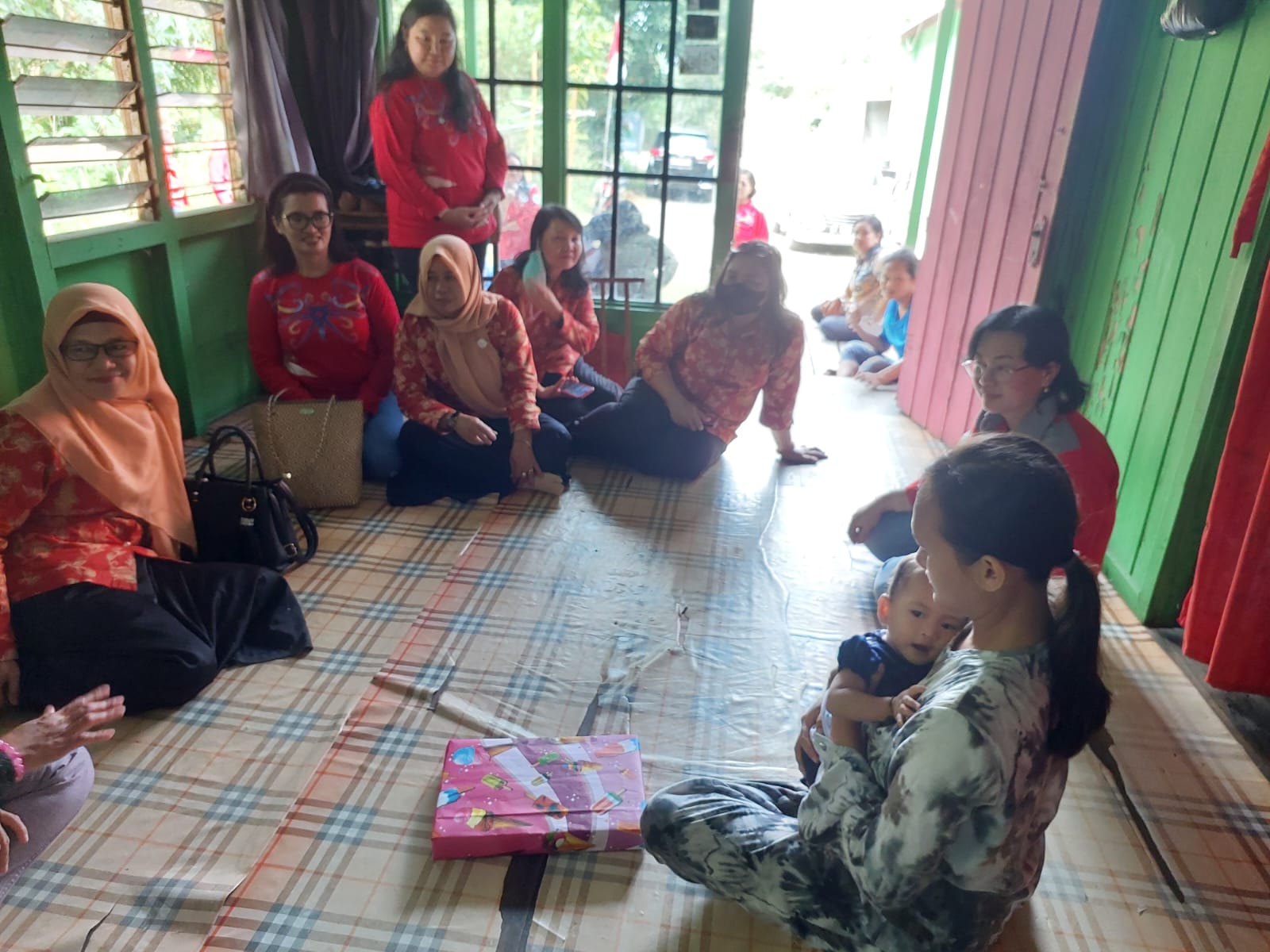 Dislutkan Bersama DWP Dislutkan Prov. Kalteng Lakukan Monitoring di Posyandu Akasia