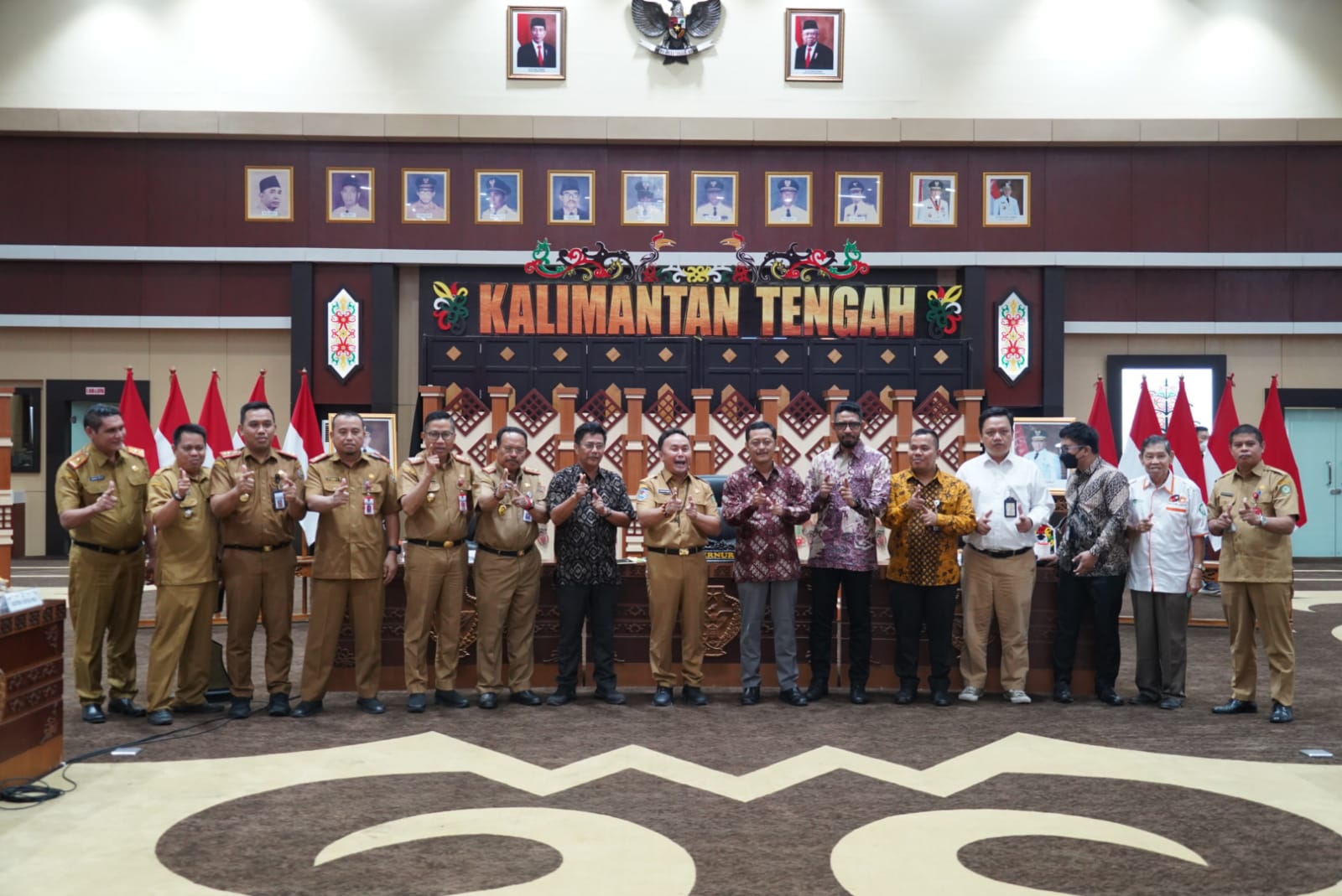 Gubernur Kalteng Buka Acara Sosialisasi Dan Penyerahan Penetapan Perkara Kemitraan Inti Plasma Perkebunan Kelapa Sawit