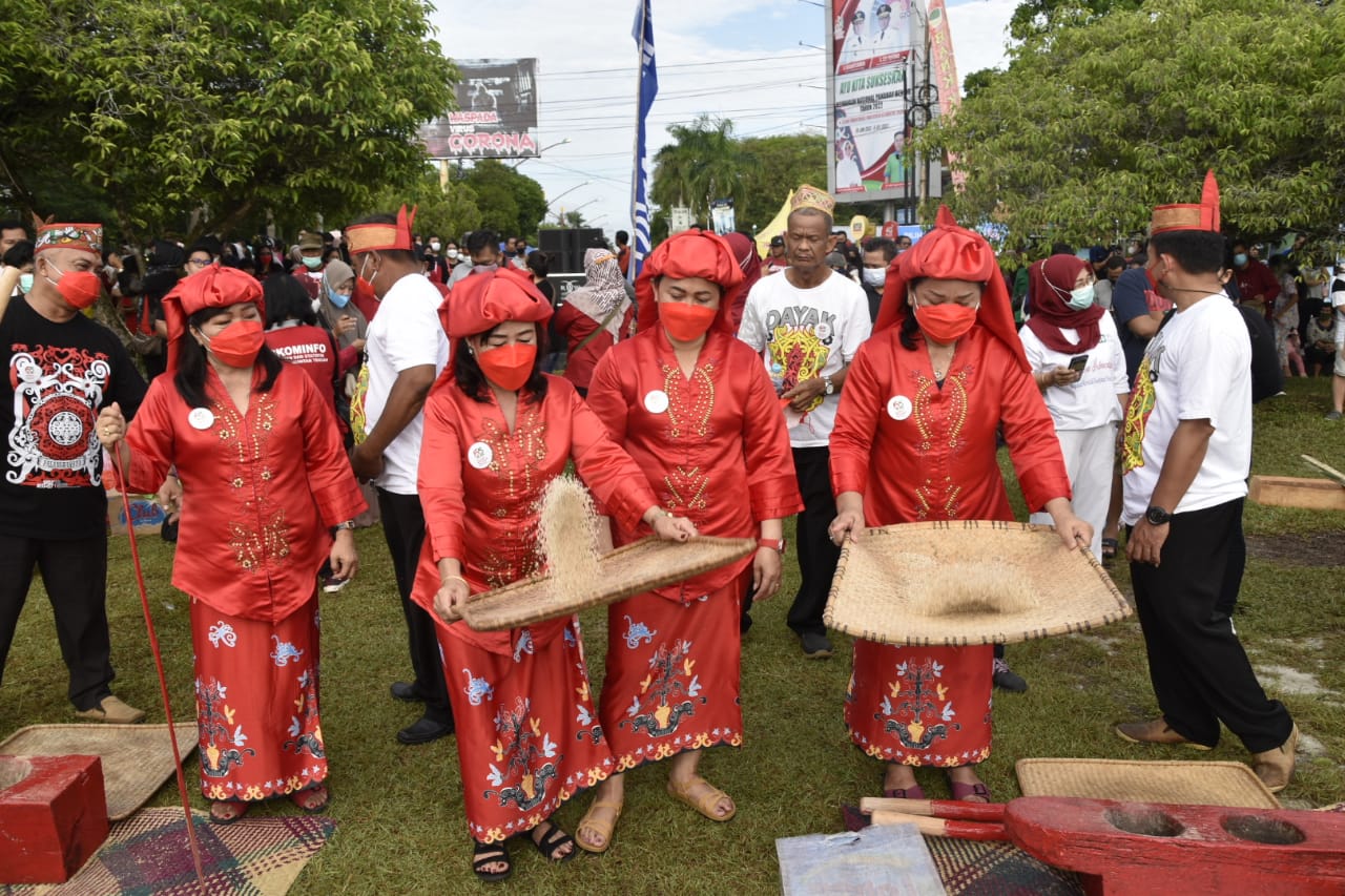 Pemprov. Kalteng Ikuti Acara Pencatatan MURI Prosesi Tradisi Mangenta Terbanyak Tahun 2022