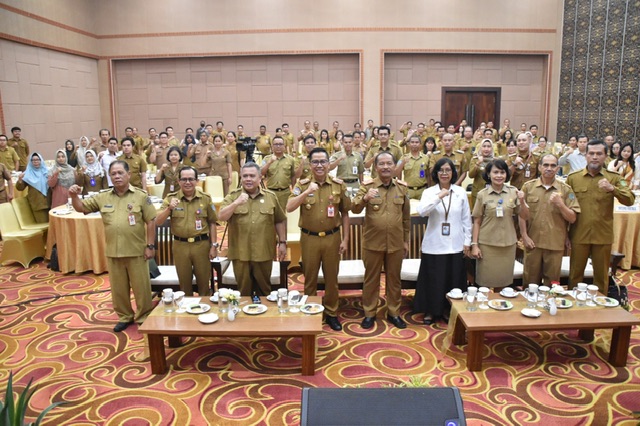 Kepala Bappedalitbang Prov. Kalteng Leonard S. Ampung Buka Forum Rancangan Teknokratik RPJMD