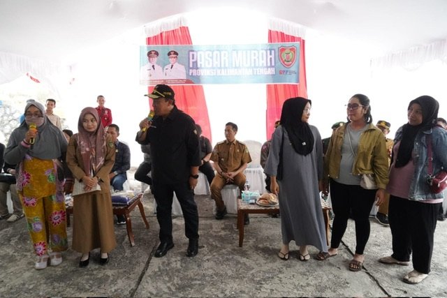 Wagub Kalteng Edy Pratowo Tinjau Sekaligus Buka Pasar Murah