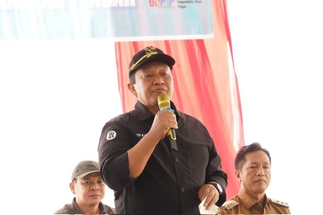 Wagub Kalteng Edy Pratowo Tinjau Sekaligus Buka Pasar Murah