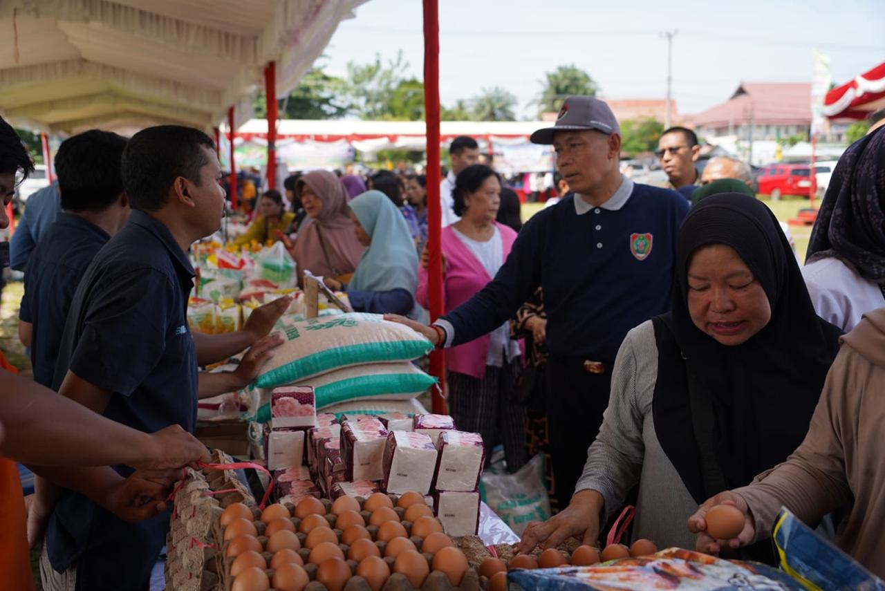Sahli Yuas Elko Buka Gerakan Pangan Murah dalam Rangka Hari Pangan Sedunia ke-44