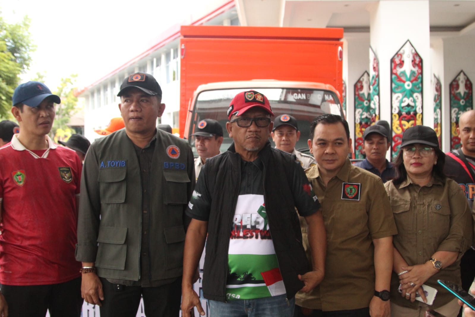 Plt. Sekda Prov. Kalteng M. Katma F. Dirun Lepas Tim Gabungan Reaksi Cepat Pemprov Kalteng Bantu Tangani Dampak Banjir