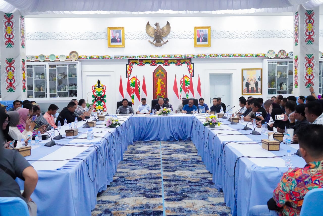 Gubernur Kalteng Agustiar Sabran Gelar Pertemuan Rutin Bersama Wartawan dengan Makan Malam Bersama