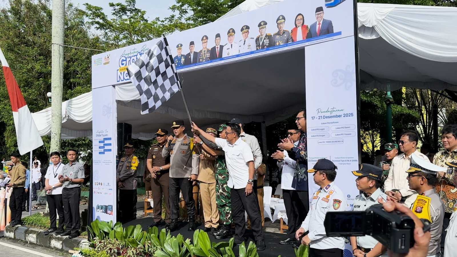 Pemprov Kalteng Melepas Program Angkutan Bus Gratis Natal 2025 dan Tahun Baru 2026