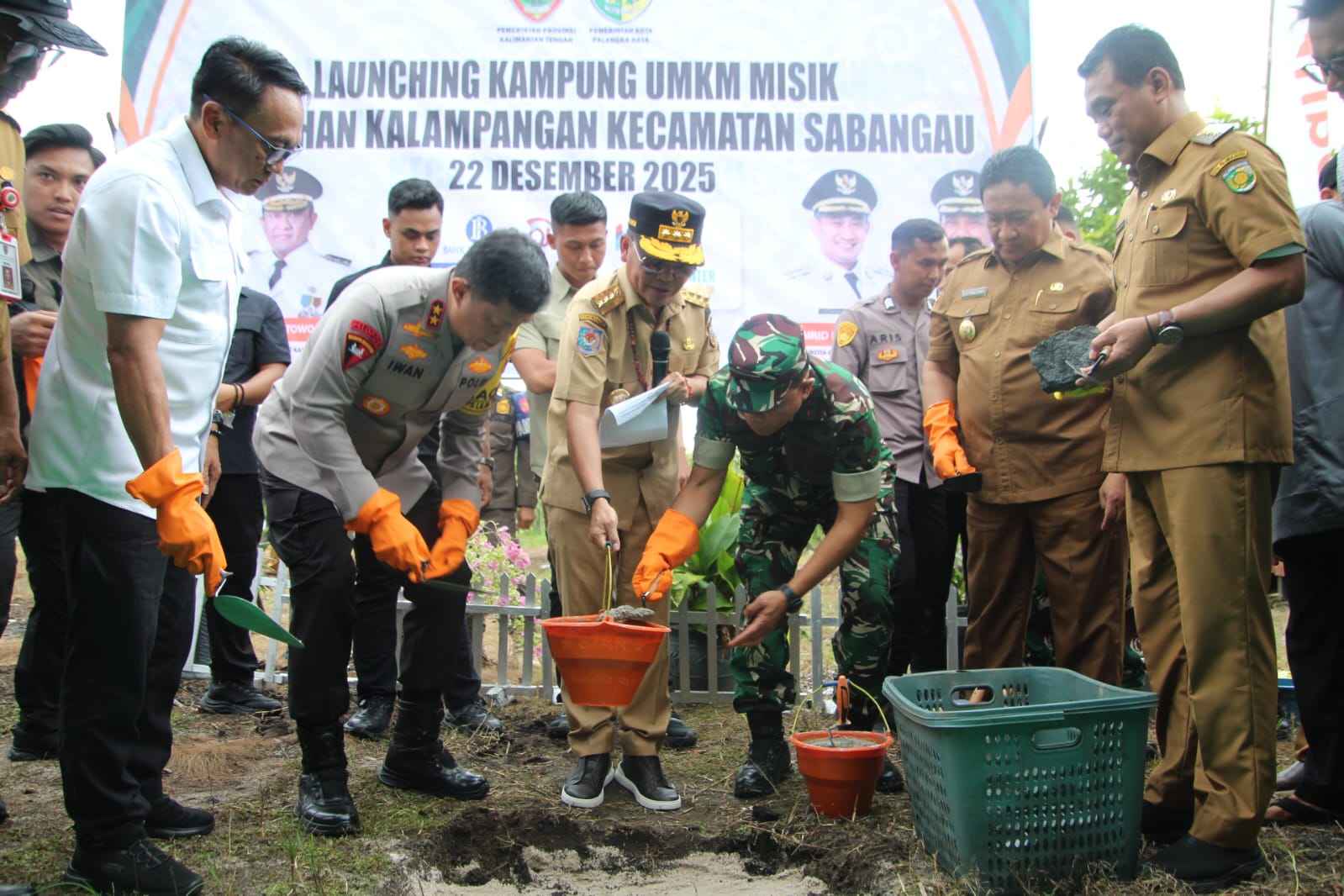 Gubernur Kalteng Agustiar Sabran Meluncurkan Kampung UMKM Misik Kalampangan
