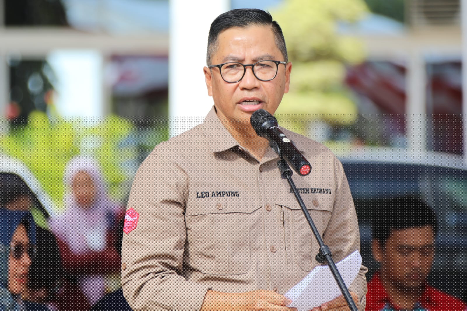 Asisten Ekbang Leonard S. Ampung Buka Pasar Murah Ramadan