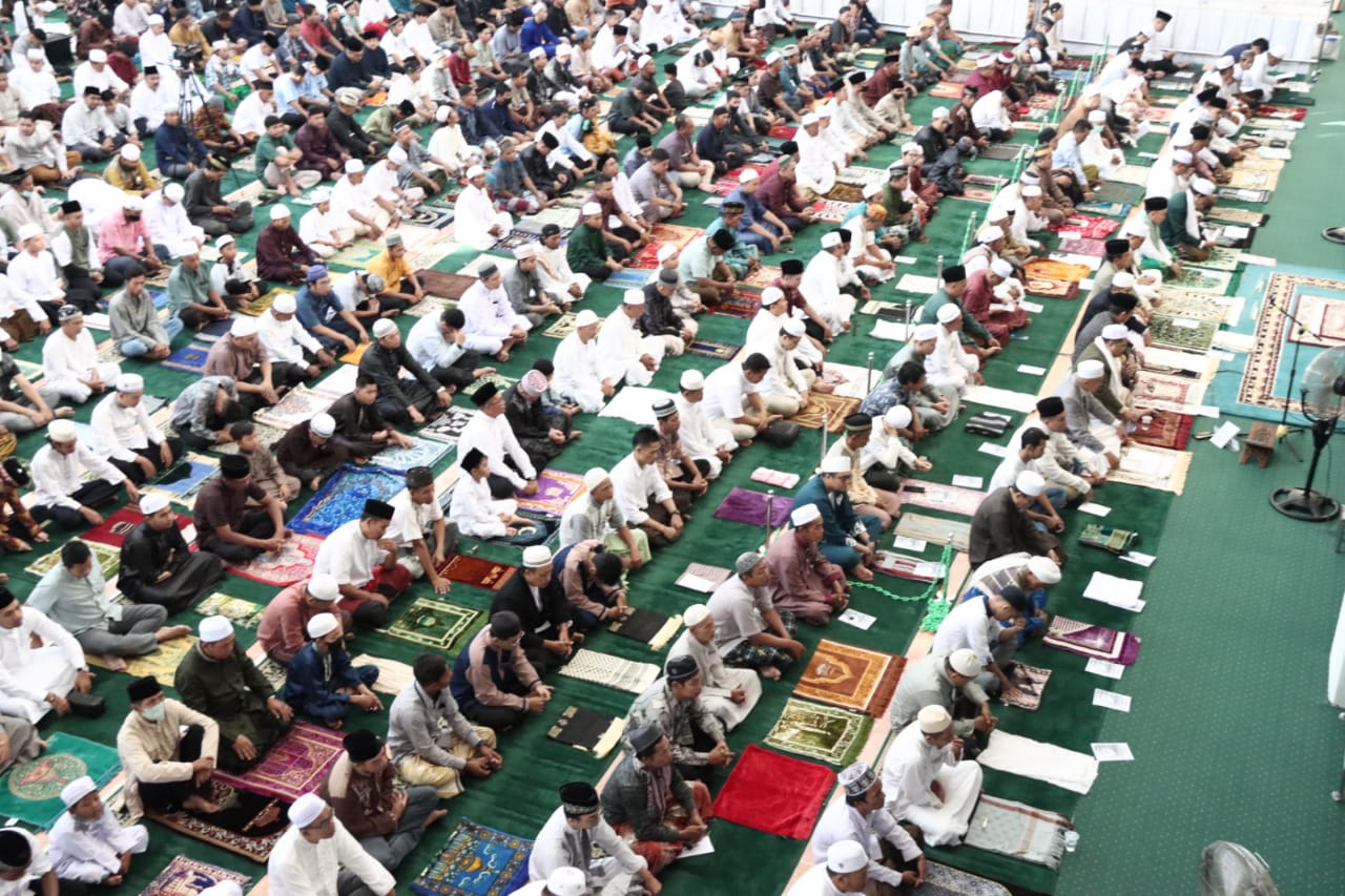 Gubernur Kalteng Sugianto Sabran Ikuti Salat Idul Fitri 1444 Hijriah