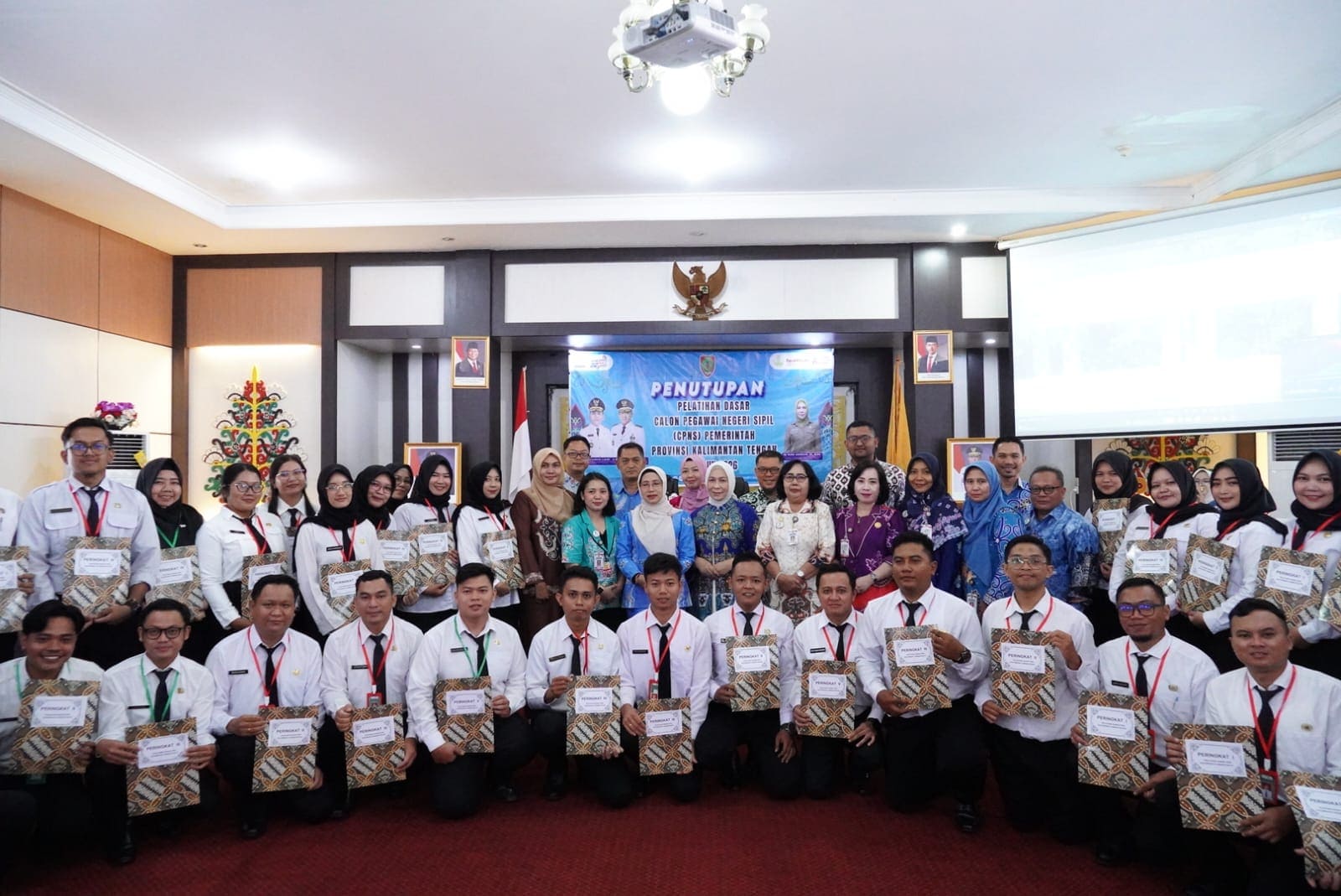 Asisten Administrasi Umum Sunarti Hadiri Penutupan Latsar CPNS Berbagai Angkatan di Kalteng