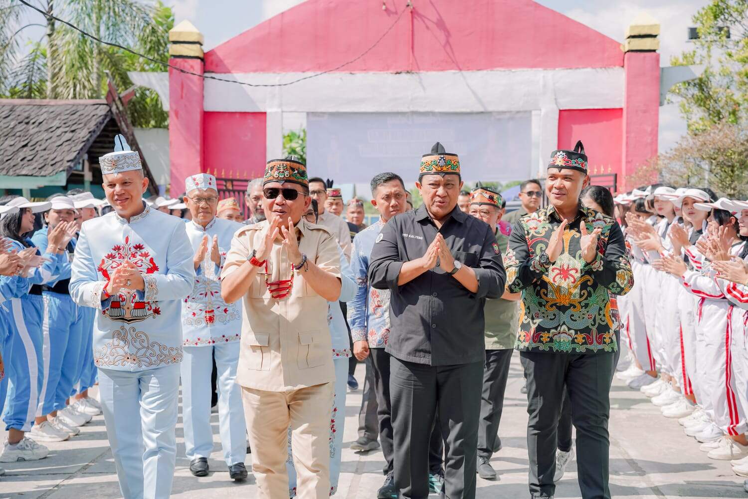 Gubernur Kalteng Agustiar Sabran dan Wagub Edy Pratowo Menekankan Pentingnya Mencetak Generasi Cerdas yang Berkarakter Kuat dan Cinta Budaya Daerah