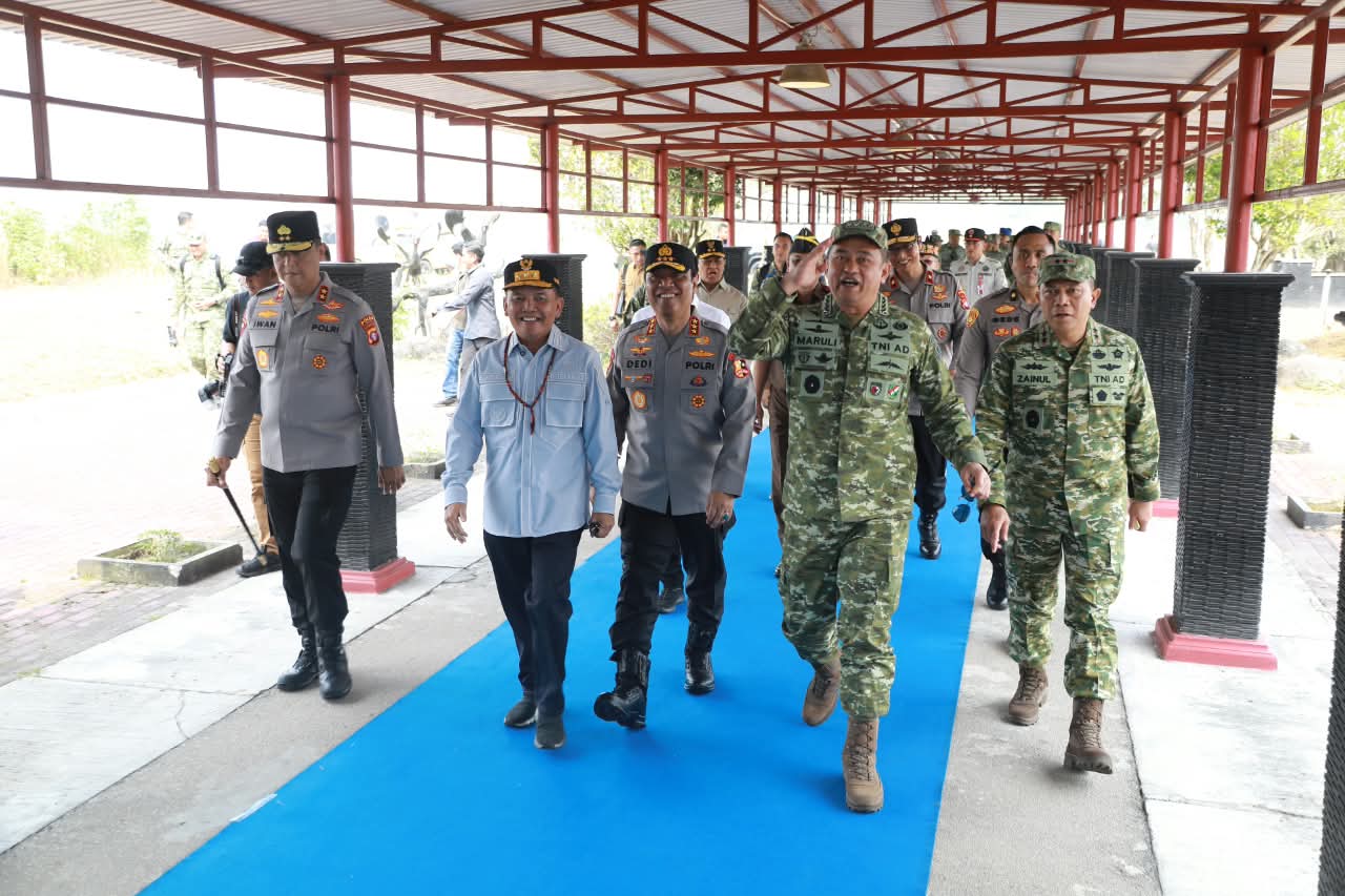 Gubernur Kalteng Agustiar Sabran Sambut Kedatangan Presiden Prabowo Subianto di Kalteng