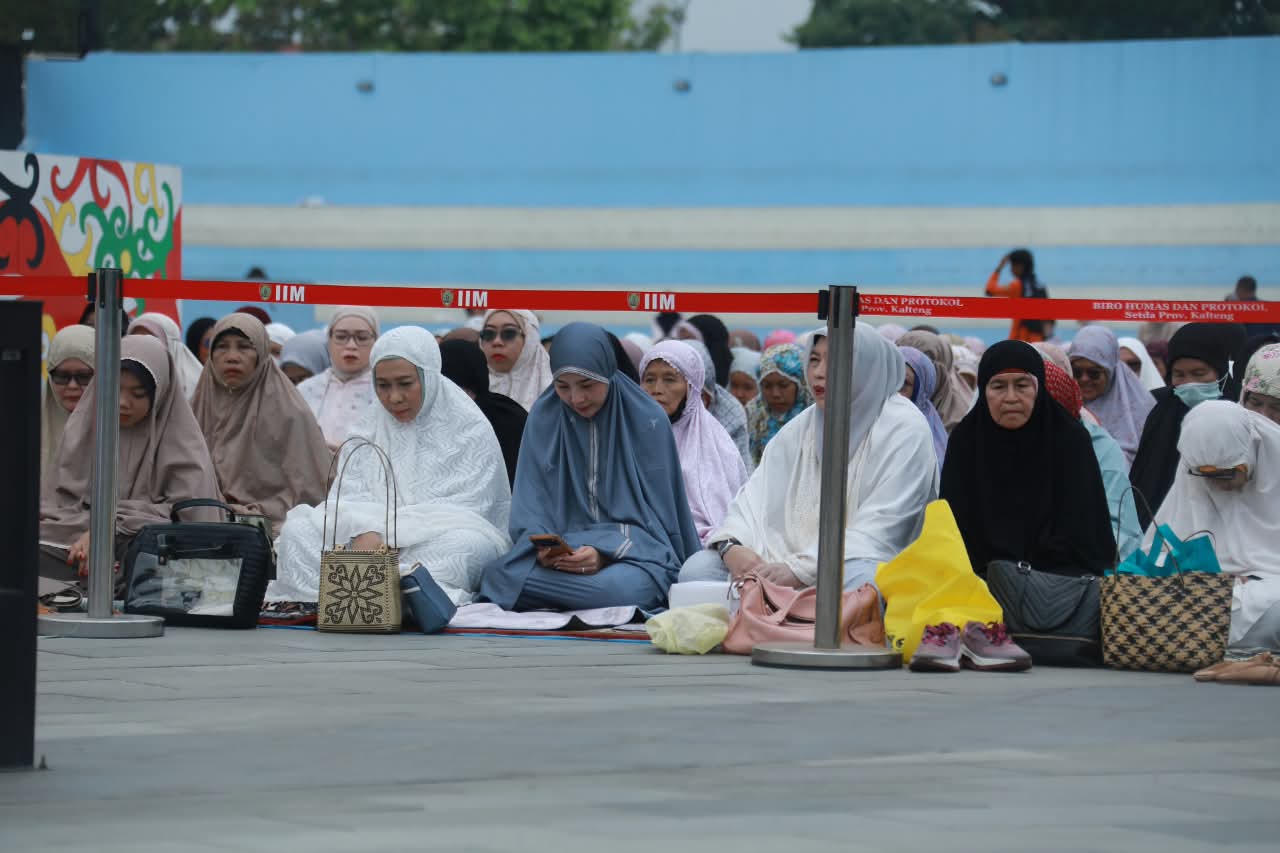 Gubernur Agustiar Sabran Bersama Masyarakat Kalteng Gelar Salat Istisqa dan Doa Bersama