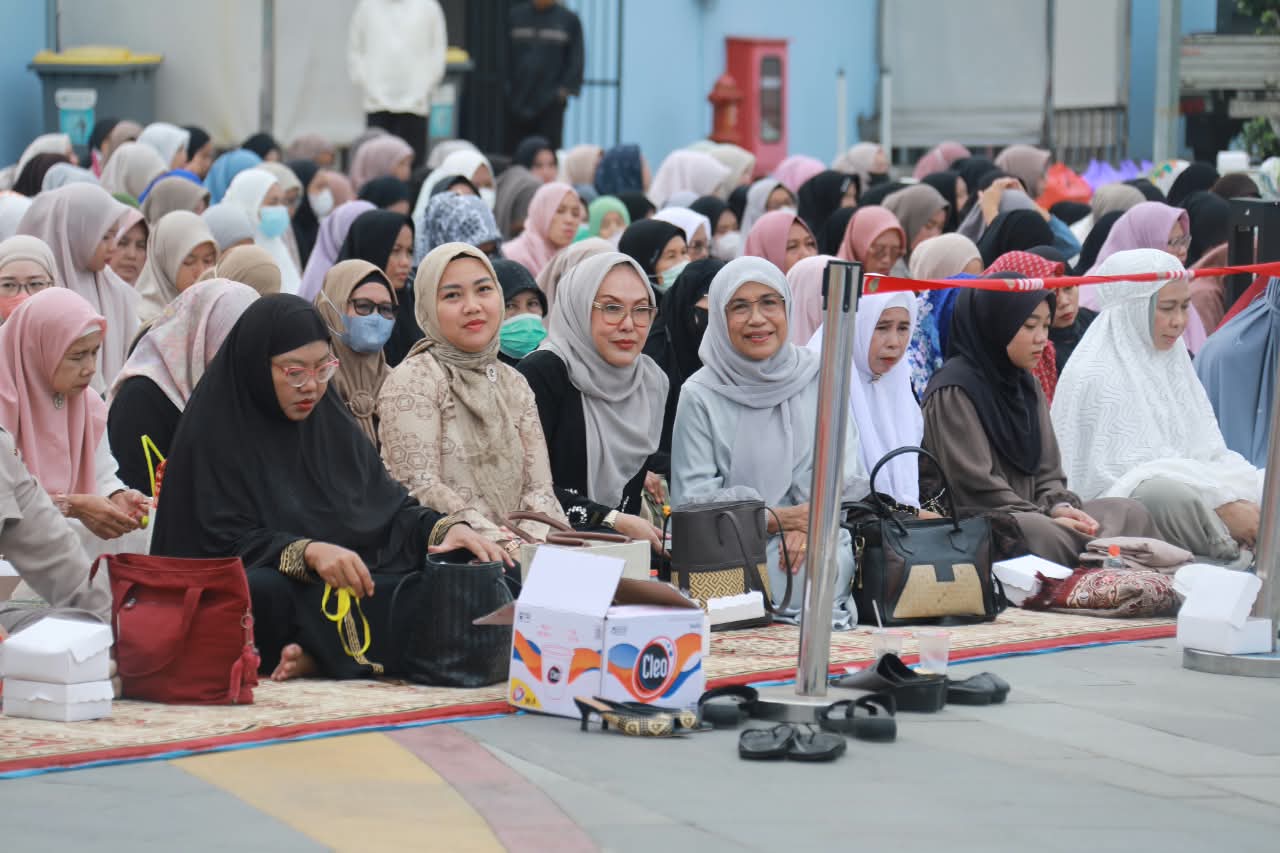 Gubernur Agustiar Sabran Bersama Masyarakat Kalteng Gelar Salat Istisqa dan Doa Bersama