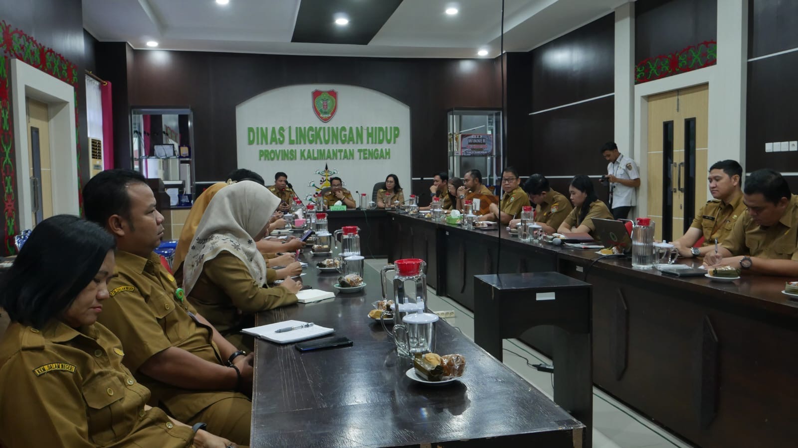 Sekretaris Dinas Noor Halim Mewakili Kepala DLH Prov. Kalteng Buka Rapat Pembinaan Terkait Implementasi Sistem E-Kinerja