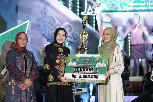 Kadisbudpar Adiah Chandra Sari Hadir Pada Penutupan Kalteng Ramadan Festival dalam Rangka National Halal Fair Kalteng