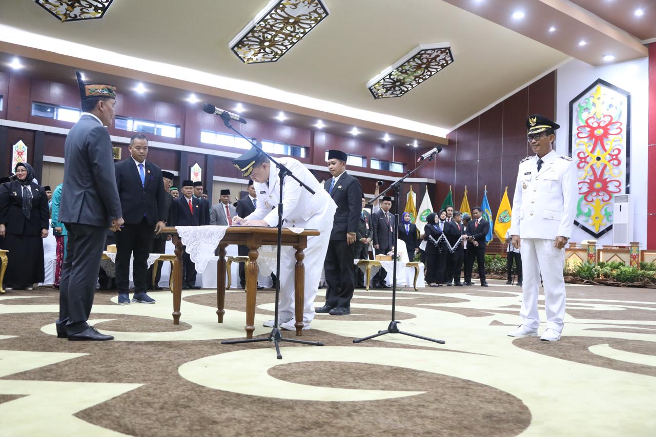 Gubernur Kalteng Agustiar Sabran Atas Nama Presiden RI Lantik Rizky Aditya Putra dan Abdul Hamid Sebagai Bupati dan Wakil Bupati Lamandau